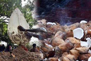 கதிர்காம ஆலய பருவகாலம்; வெடி ஹிட்டி மலையில் முருக பக்தர்கள்