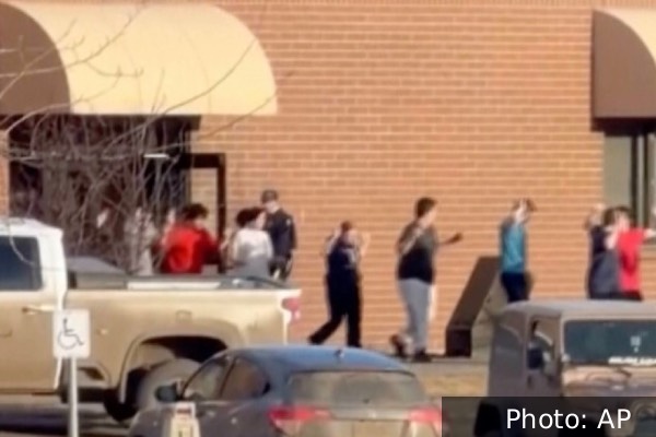 கனடா பள்ளியில் நடந்த பயங்கர துப்பாக்கிச்சூடு: பிரித்தானிய அரச குடும்பம் இரங்கல் | Canada School Shot Crime Uk Royal Family Saddened