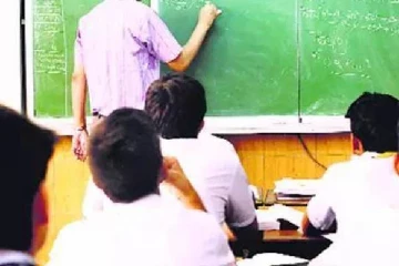 குழப்பம் விளைவித்த தமிழ் ஆசியருக்கு நேர்ந்த நிலை!