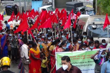 மலையக மக்களின் காணி உரிமைக்கான இயக்கத்தின் சர்வதேச மகளிர் தினப் பேரணி! (படங்கள்)