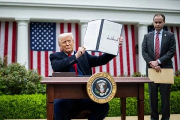 வேலை இழப்பு, சம்பளம் குறைப்பு... ட்ரம்ப் வரிகளால் மோசமான நிலையை சந்திக்கும் ஒரு ஆசிய நாடு