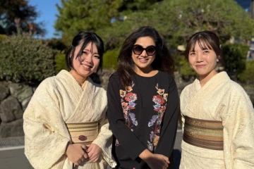 ஜப்பானில் நடிகை மீனா மற்றும் ராதிகா குடும்பம்.. அழகிய புகைப்படங்கள்