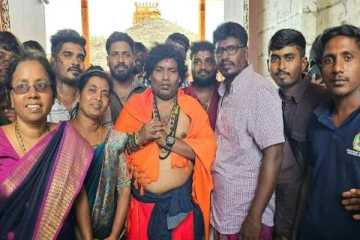 யாழில் புகழ்பெற்ற நாகபூசணி அம்மன் ஆலயத்திற்கு வருகை தந்த தென்னிந்திய நட்சத்திரங்கள்!