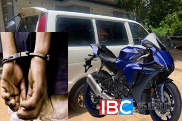 திருடிய வானை அடகு வைத்து மோட்டார் சைக்கிள் வாங்கி காதலியுடன் சுற்றியவர் சிக்கினார்