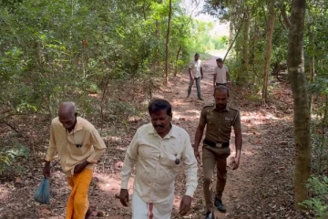 குருந்தூர்மலை ஆதிசிவன் ஆலயத்தில் வழிபாடு; காவல் காத்த இராணுவம் மற்றும் பொலிஸார்!