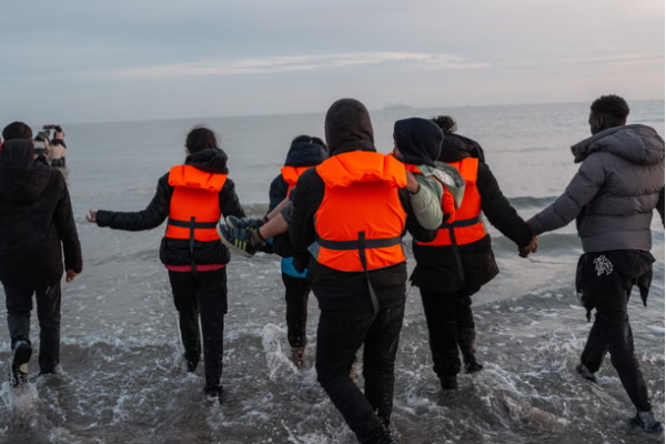 பிரித்தானியாவின் புகலிடக்கொள்கையால் வன்முறையும் உயிரிழப்பும் அதிகரிப்பு: மனித உரிமைகள் அமைப்பின் அறிக்கை | Uk Asylum Policy Cause More Violence And Deaths