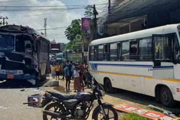 இன்று இடம்பெற்ற கோர விபத்து; மாணவர்கள் உட்பட 25 பேர் மருத்துவமனையில்