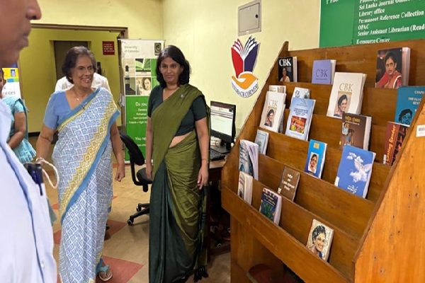 கொழும்பு பல்கலைக்கழகத்திற்கு சந்திரிக்கா அளித்த அன்பளிப்பு | Cbk Donates Books To Colombo University கொழும்பு பல்கலைக்கழகத்திற்கு சந்திரிக்கா அளித்த அன்பளிப்பு | Cbk Donates Books To Colombo University