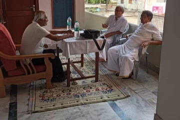 திடீர் இமயமலை சென்ற ரஜினிகாந்த்.. இணையத்தில் வைரலாகும் போட்டோ!