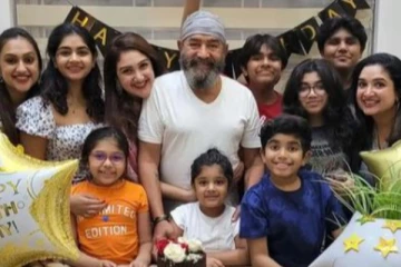 குடும்பத்துடன் பிறந்தநாளை கொண்டாடிய நடிகர் விஜயகுமார் - வைரலாகும் புகைப்படங்கள்