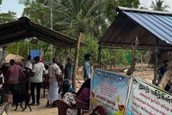 தமிழர் பகுதியொன்றில் மின்சாரக் கம்பியில் சிக்கி பலியான மூன்று பிள்ளைகளின் தந்தை | Man Electrocuted In Power Line Accident