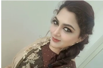 51 வயதிலும் 20 வயது ஹீரோயின் போல மின்னும் குஷ்பு! மிரண்டு போன இளம் நடிகைகள்