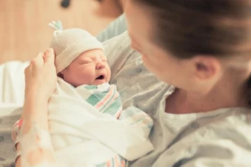 இரண்டு முறை பிறந்த குழந்தை ; மருத்துவ துறையில் நடந்த உலக அதிசயம்