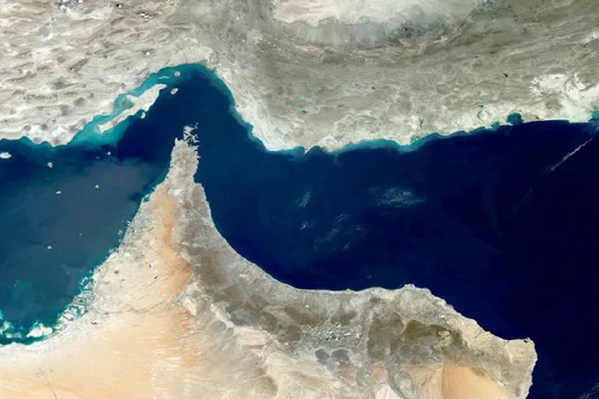 மூழ்கிக்கொண்டிருந்த ஈரான் கப்பலில் இருந்தவர்களை மீட்ட இலங்கை கடற்படை | Srilanka Rescue Sailors From Sinking Iran Ship