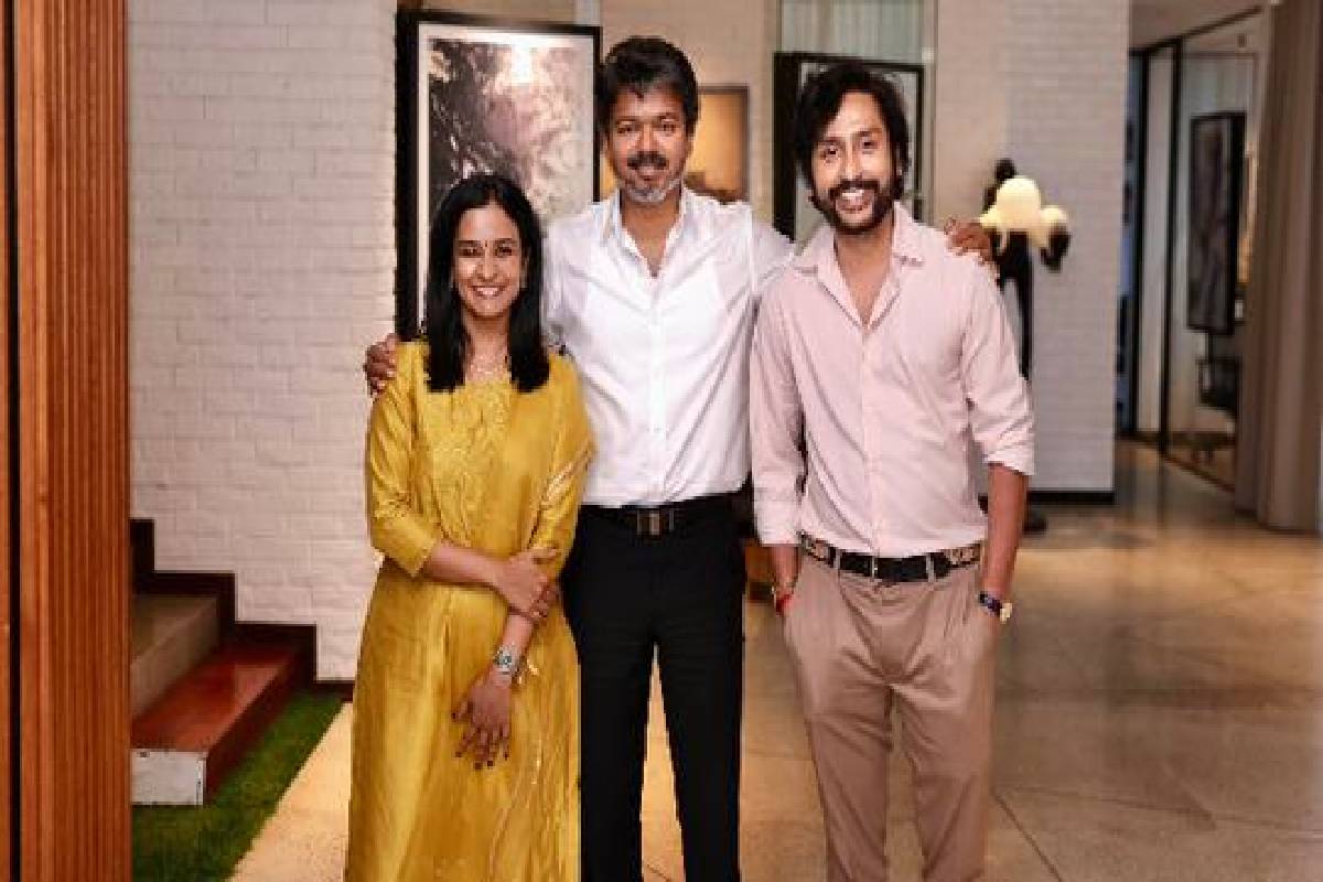 CM விஜய்யை சந்தித்த RJ பாலாஜி! அனைத்தையும் தொடங்கி வைத்தவர் என நெகிழ்ச்சி | Rj Balaji Meet Cm Vijay Their Heartfelt Post Viral CM விஜய்யை சந்தித்த RJ பாலாஜி! அனைத்தையும் தொடங்கி வைத்தவர் என நெகிழ்ச்சி | Rj Balaji Meet Cm Vijay Their Heartfelt Post Viral