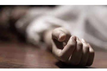 சிதைந்த முகம், தலை.. சடலமாக கிடந்த 8-ம் வகுப்பு மாணவி - கொடூர சம்பவம்!