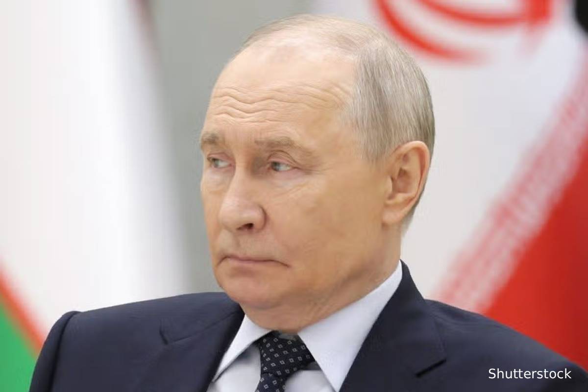 தரையிறங்க முடியாமல் தவித்த புடின் விமானம்: பின்னணியில் உக்ரைன் | Putin Trapped In Sky Due To Ukraine Drone Attacks