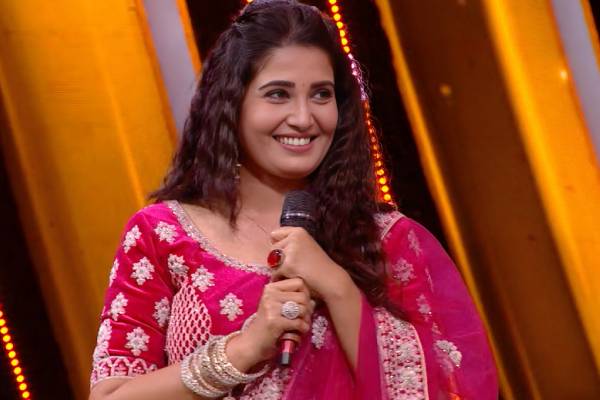 பிக்பாஸில் இருந்து கடைசியாக வெளியேறிய சாண்ட்ரா வாங்கிய சம்பளம்... எத்தனை லட்சம் தெரியுமா? | Bigg Boss 9 Sandra Salary Details