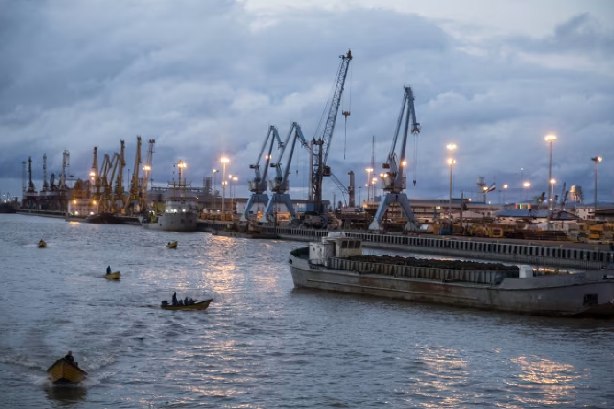 ரஷ்யா - ஈரான் ஆயுத விநியோக பாதையை தாக்கிய இஸ்ரேல் : போர் மேலும் விரிவடையும் என எச்சரிக்கும் ரஷ்யா | Israel Hits Russian Iran Weapons Route Caspian Sea