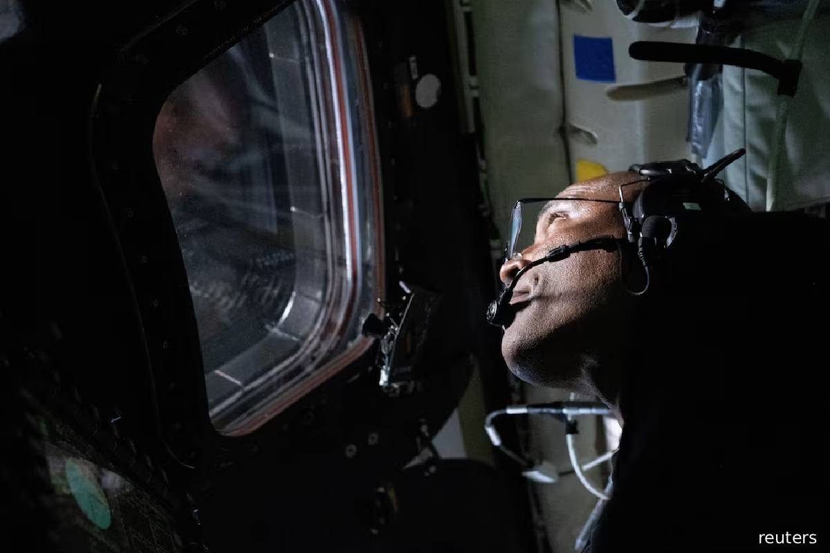 மணிக்கு 40,000 கி.மீ வேகம்... 2,760 டிகிரி வெப்பநிலை: பூமிக்குத் திரும்பிய Artemis II குழு | Artemis Ii Astronauts Return Safely