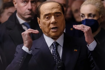 இத்தாலியின் முன்னாள் பிரதமர் மருத்துவமனையில் அனுமதி!