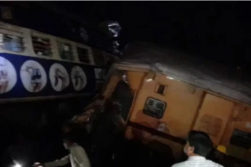 ரயில்கள் மோதி விபத்து 3 பேர் உயிரிழப்பு - மீட்பு பணி தீவிரம்!