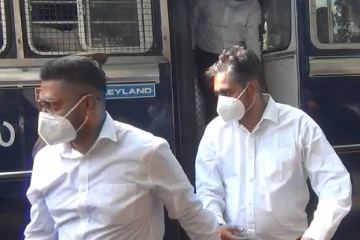 රඛිත, චරිත්, අරුණ තිදෙනාටම ඇප