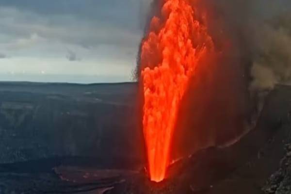 35,000 கி.மீ உயரத்தில் பார்த்த அதிசயம்; பொங்கி வழிந்த லாவா - பிரம்மாண்ட வீடியோ | Kilaueas Fiery Spectacle Lava Satellite Captures 35,000 கி.மீ உயரத்தில் பார்த்த அதிசயம்; பொங்கி வழிந்த லாவா - பிரம்மாண்ட வீடியோ | Kilaueas Fiery Spectacle Lava Satellite Captures