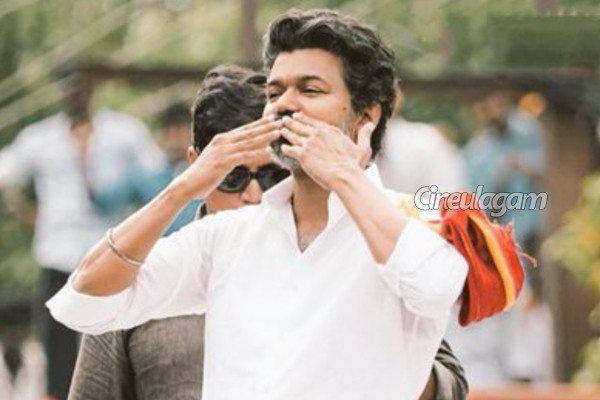விஜய்க்கு வரும் கூட்டம் ஓட்டாக மாறுமா.. ரஜினிகாந்த் ஒரே வார்த்தையில் சொன்ன பதில் | Will Fans Turn Into Votes For Vijay Rajini Reply
