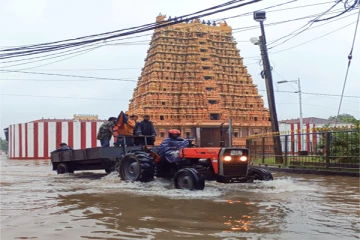 வெள்ளத்தில் மூழ்கியது யாழ் நல்லூர் கோவில்