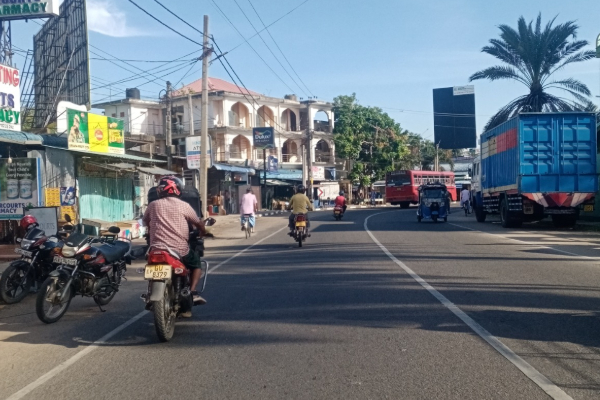 அம்பாறையிலும் ஹர்த்தாலை புறக்கணித்த மக்கள்! | People Ignored The Hartal In Ampara Too