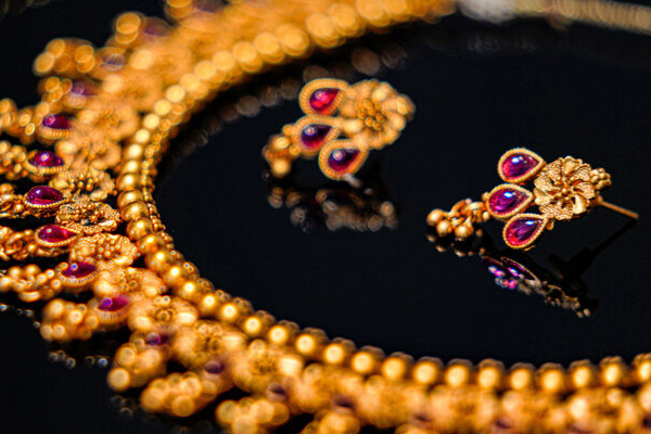 பாரிய வீழ்ச்சியில் தங்க விலை | Gold Prices In Massive Decline