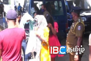 மசாஜ் நிலையத்துக்குள் சிக்கிய பெண்கள்!