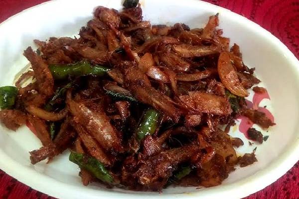 நெத்திலி கருவாட்டுல சம்பல் கிரேவியா? மலேசியன் பாணியில் இப்படி செய்து பாருங்க | Malaysian Style Nethili Curry Ikan Bilis Recipe