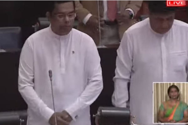 அனர்த்தத்தில் உயிரிழந்தவர்களுக்காக நாடாளுமன்றத்தில் ஒரு நிமிட மௌன அஞ்சலி! | A Minute S Silence In Parliament