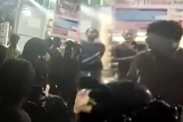 தமிழரின் பைக் சாவியை பிடுங்கி மிரட்டும் வட மாநிலத்தவர்கள் - அதிர்ச்சி வீடியோ வைரல் | North Indians Threatening Tamilans In Tirupur