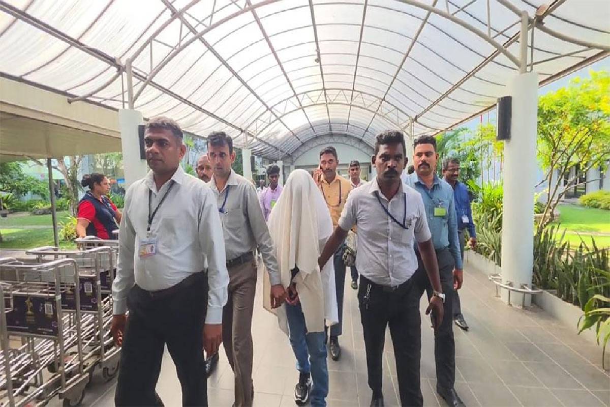 பாரிய குற்றச்செயல்கள் : வெளிநாட்டிலிருந்து நாடு கடத்தப்பட்ட இரண்டு இலங்கையர்கள் | Two Suspects Deported From Abu Dhabi