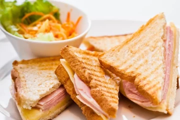 பிரித்தானியாவில் Sandwich சாப்பிட்டதால் பாதிக்கப்பட்டவர்களில் முதல் நபர் மரணம்