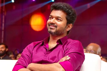 அச்சு அசல் தளபதி விஜய் போலவே இருக்கும் நபர், இணையத்தில் வைரலான போட்டோ