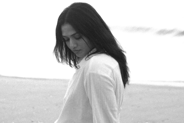 ஆள் அடையாளம் தெரியாமல் போன நடிகை சுனைனாவா இது!! ரீசெண்ட் கிளிக்ஸ்.. | Actress Sunaina Recent Saree Photoshoot Post