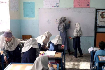 ஆப்கானிஸ்தானில் ஆரம்ப பள்ளிகளுக்கு உற்சாகமாக திரும்பிய மாணவிகள்
