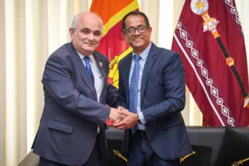 රුසියානු තානාපති සහ කථානායක අතර ද්විපාර්ශ්වික සබඳතා පිළිබඳ සාකච්ඡා