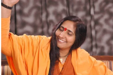 இந்துக்கள் நான்கு பிள்ளைகள் பெத்துகணும்  இரண்டு பிள்ளைகளை நாட்டுக்கு தரணும்:  பெண் துறவி பேச்சால் பரபரப்பு