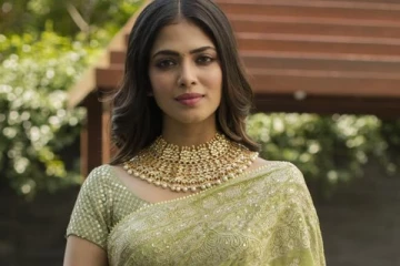 புடவையில் கூட இவ்வளவு கிளாமரா! மாளவிகா மோகனனின் லேட்டஸ்ட் புகைப்படம்