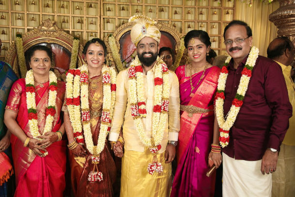 கோலாகலமாக நடந்த தயாரிப்பாளர் தனஞ்செயன் மகளின் திருமணம்- புகைப்படங்கள் இதோ | G Dhananjayan Daughter Marriage Photos கோலாகலமாக நடந்த தயாரிப்பாளர் தனஞ்செயன் மகளின் திருமணம்- புகைப்படங்கள் இதோ | G Dhananjayan Daughter Marriage Photos