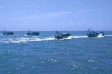 சீரற்ற காலநிலை; இந்திய எல்லையில் இலங்கை மீன்பிடிப் படகுகள்
