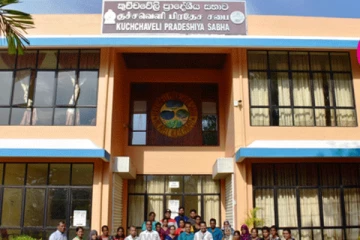 அதிரடியாக மூடப்பட்ட திருகோணமலை குச்சவெளி பிரதேச சபைத்தலைவரின் அலுவலகம்