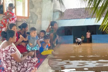 மன்னார் - மாந்தை பிரிவில் சீரற்ற காலநிலையால் மக்கள் இடம்பெயர்வு (Photos)