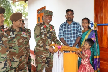 கொல்லவிளாங்குளம் பகுதியில் வசிக்கும் குடும்பம் ஒன்றிற்கு இராணுவத்தால் வீடு கையளிப்பு