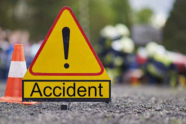 விபத்துக்குள்ளாகிய வாகனம்..! பெண் ஒருவர் உயிரிழப்பு: 6 பேர் படுகாயம் | Van Accident Colombo